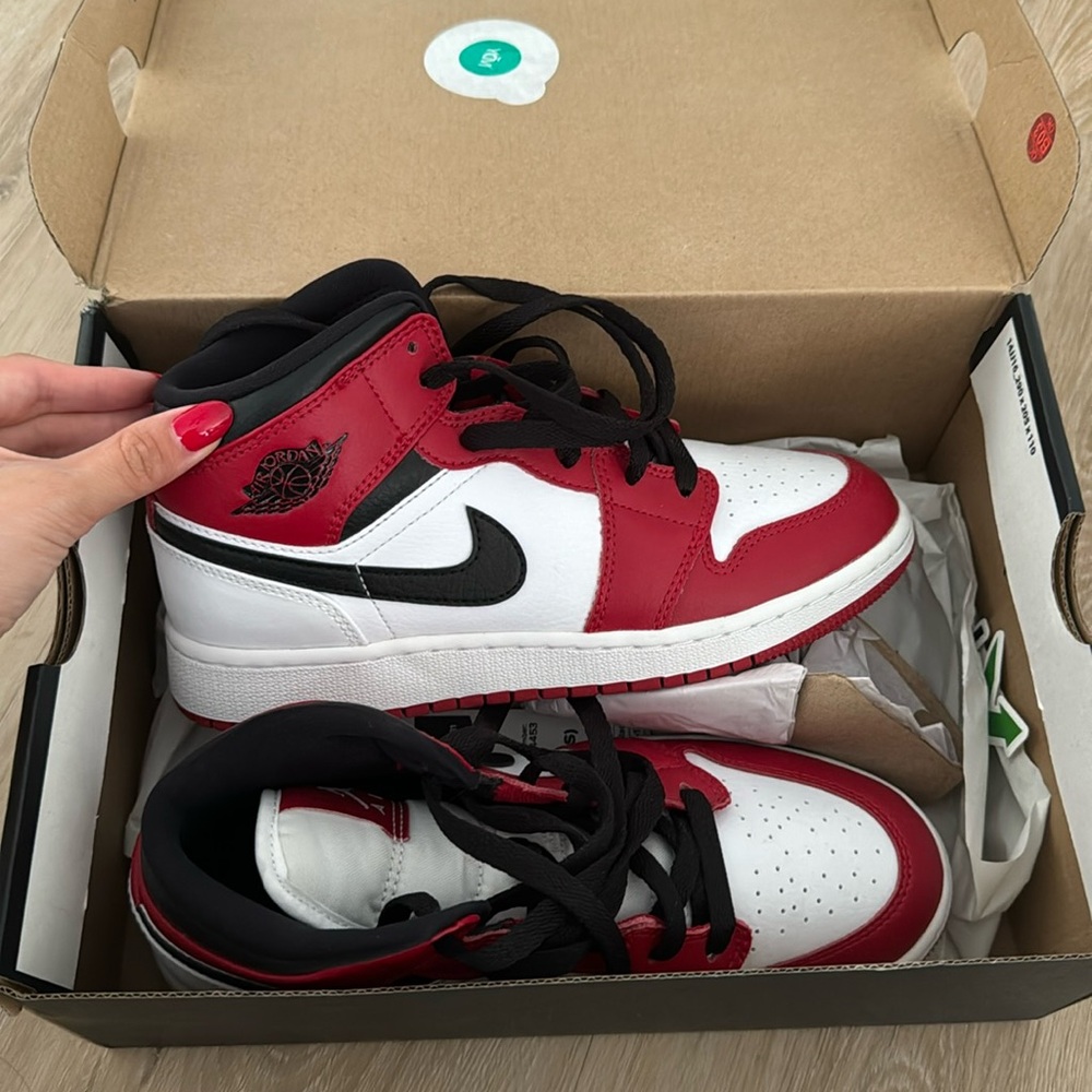 Jordan 1 mid Chicago 2020